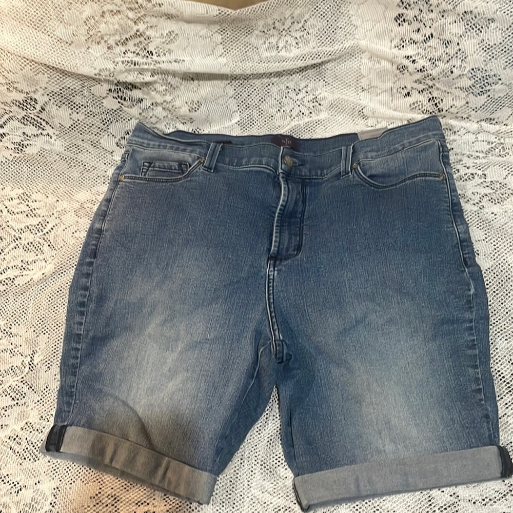 One pair NYJD Jean shorts size 14P